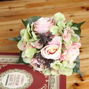 Fiori decorativi 1 pz Seta artificiale Mano da sposa con bouquet di rose Decorazione per feste a casa Decorazione floreale