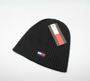 Vinterhatt lyxdesigner beanie män stickad skalle cap klassisk bokstav fast färg ull motorhuv för kvinnor män mössa enkla svart vit grå brun khaki