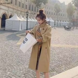 Designer 2023 casaco europeu e americano estilo xadrez moda ing falso dois soltos femininos de comprimento médio trench coats