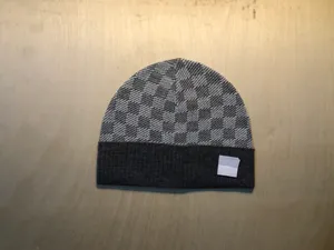 클래식 디자이너 겨울 비니 남녀 패션 디자인 니트 모자 가을 울 모자 편지 Jacquard Unisex Warm Skull Caps 68