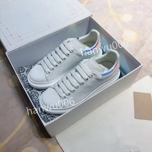 Ny kvinnors designer casual skor sneaker män kvinnor sneakers panda vit svart grå dimma grönt äpple trippelrosa segel chicago kentucky mens sportplattform skor2023