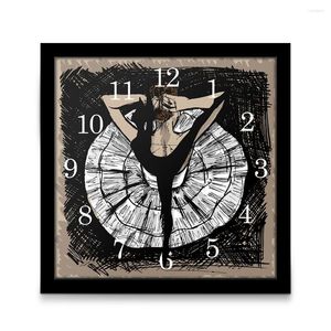 壁の時計バレリーナノベルティ木製デスクトップグラフィックアートウォッチダンスアローバレエスタジオ装飾スクエアテーブルクロックダンサーギフト