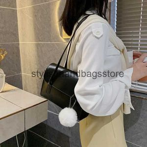 Umhängetaschen Handtaschen Weiche PU-Soulder-Tasche Damen einfarbig Fasion kleiner Anhänger DesignStilvolleHandtaschenStore