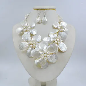 Kolye küpeler set stili! Afrika Boncuk Mücevherleri Düğün veya Parti için Tatlı Su İnci Kabuk Çiçeği 20 