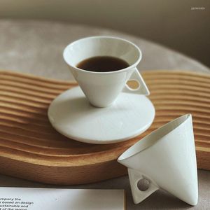 Tazze Tazza in ceramica europea Semplice tazza triangolare a forma di cono Tazze da caffè Soggiorno Desktop Tazza da latte e piattino Set Decorazione domestica