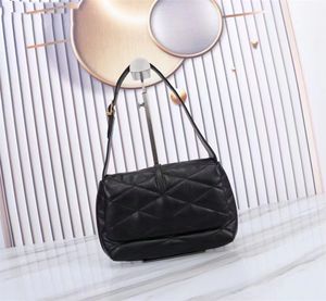 Crossbody Bag Siyah Tote Torbası Giyim ve çok yönlü yeni koltuklu torbayı elmas desen tasarımı ile eşleştirin büyük bir kapasiteye sahiptir ve vücut çantaları boyunca taşınabilir