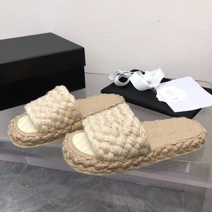 Damtofflor Designer Platta sandaler hampa Rep Handvävd Enkla och utsökta flip-flops Fisherman Shoes Retro Beach Shoes Metal Spänne Dekoration 2369