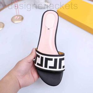 Tofflor designer sandaler populära damer mode casual mångsidig flipflop hud slap tejp pack storlek 35-42 qooz