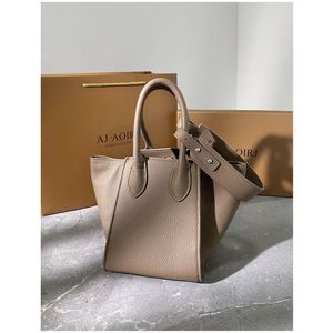 SAC LUXE FEMMEファッショナブルな毎日のバッグ女性本物の革の女性バケツバッグスタイリッシュな女性の高級デザイナーバッグショルダーハンドバッグ