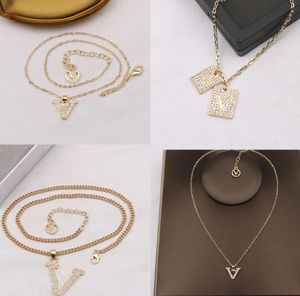 8color Gold Silver Luxury Designer v Letter Pendantネックレス18Kゴールドメッキラインストーンセーターネックレス