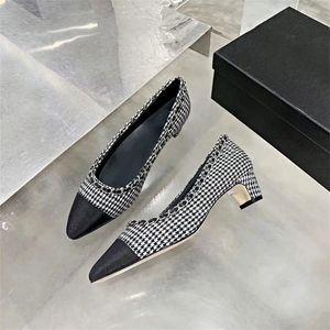 Women Dress Shoes Luxury Fashion Leather Designer Märke Mid-Heel Sexig Chunky Party Match Color Classic Chain Lady Sheepskin Single Shoe Flats