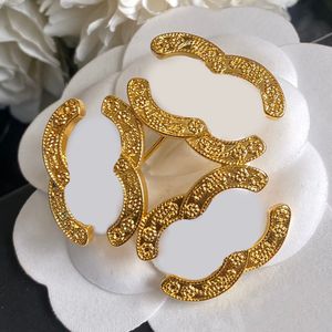 High Quality Pins Brooches Pins Designer Brooch Men Women Brand Letter Pins Pearl Crystal 18k Gold Plated Silver Copper Woman Accessories For Dinner Party