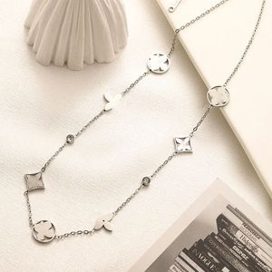 Knuver Fading 18K złota luksusowa luksusowa marka designerka wisiorki naszyjniki ze stali nierdzewnej Letter Choker Naszyjnik