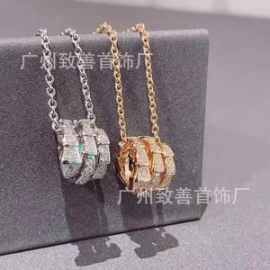 Ожерелья пряди струны высокая версия Baojia Bone Countse New Full Diamond Spirit Snake Penent 18k Rose Gold