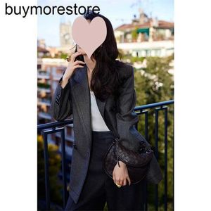 Borsa sottobraccio Gemelli BottegassVenetas Pelle di pecora 7A Celebrità Lo stesso stile di quest'anno Temperamento popolare Able Abito grigio scuro Cappotto Pantaloni Set due pezzi da donna