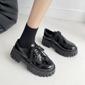 Klänningskor Rimocy Patent Leather Platform Oxford Shoes for Women Spring Casual spetsar upp Flats Woman Black Chunky Shoes Zapatillas Mujer 230404