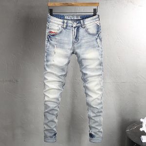 Erkekler kot moda tasarımcısı erkekler retro açık mavi elastik streç ince uyum yırtık nakış vintage denim pantolon hombre