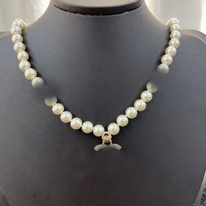 Moda Pearl Naszyjnik Designer Choker 18K Złoty Naszyjnik Mężczyźni i kobiety biżuteria ze stali nierdzewnej Prezenty Wedding Prezenty Hurtowe