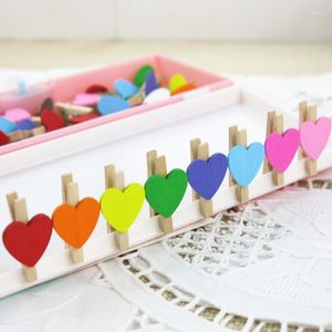 Parti Dekorasyonu 50pcs/Lot Kırmızı Kalp Aşk Ahşap Giysiler PO Kağıt Peg Pin Mini Clothespin Kartpostal Klipler Ev Düğün İstasyonları