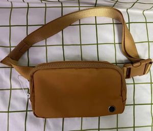 LL Fanny Pack Kadın Çantalar Cep Göğüs Çantaları Seyahat Plajı Çapraz Vücut Telefon Çanta Eşyaları Çuvallar Çanta Çalışan Bel Çantaları Su geçirmez ayarlanabilir
