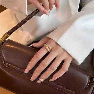 Högkvalitetsringar Twisted Designer Cross Ring Women Fashion Nail Platinum Plated Thai Silver Jewelry Chains Gift Ring