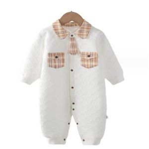 2023卸売および小売新生児服ロンパーウィンターボーイズガールキルトウォームジャンプスーツハイエンドコットンソフトアンド快適なベビーパジャマ