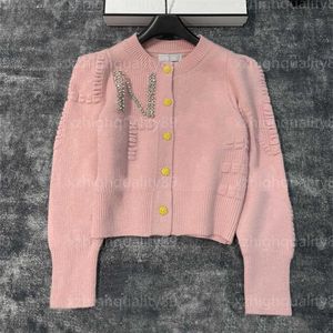 Mulheres Designer Cardigan Suéteres Carta Studded Rosa Suéter Tridimensional Jacquard Manga Comprida Cardigan Jaqueta Luxo Conforto Outono Casaco De Malha