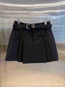 Women's Jeans designer 23 Spring/Summer New High Waist A Fold Inverted Triangle Metal Belt Casual Short Skirt Slim Fit and 3J6C