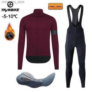 Set di maglie da ciclismo YKYWBIKE Pro Set da uomo Set di maglie da ciclismo invernali Set di pantaloni con bretelle termici Fece Collant Abiti bicyc resistenti alle intemperie -5 gradi Q231107