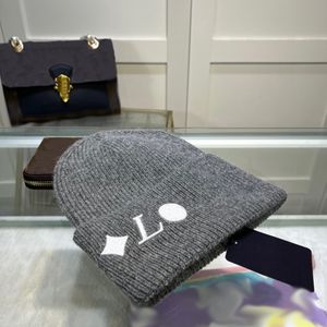 24ss Top Designer Skull Caps autunno e inverno nuovo cappello di lana lavorato a maglia cappello lavorato a maglia di lusso autunno berretto di lana lettera jacquard Donna Casual Outdoor Berretto di fagioli caldo Berretti