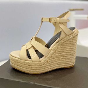 Modedesigner wedge espadrille cassandra läder klackar kvinnor svarta sandaler 10,5 cm häl justerbar spänne bröllopsklänningsskor med låda nr325