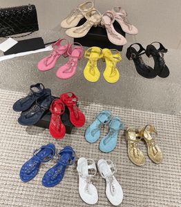 Pasek kostki stringi sandały sandały designerskie sandały 100% prawdziwe skórzane ludność skórzane stringi Sningback Sandals Sandals Lambsin Pearl Flats Sandals Rozmiar 35-42