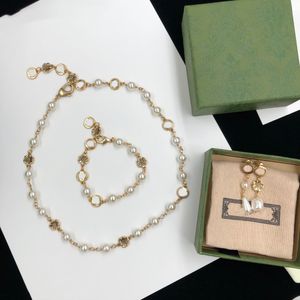Designerörhängen G Alphabet Vintage Necklace Pendant Ladies Jewelry Daughter Diamonds New F Jewelry Goth Rock Style 0101
