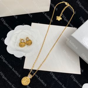 Designer guldhänge halsband kvinnor guldmynt örhängen modesmycken set gåva till kvinnor födelsedagspresent