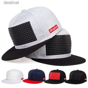 BERETS 2022 NEW RIVET HIP HIP HIP HIP HOP CAP CAP CAPS SKATEBOARD MEN BASEBALL CAP SUNSCREEN TRUCKERT TRUCKER HAT ANIMATION EMTIONINAM ANIMAL BACKボタンキャップ