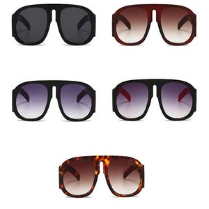 Designer óculos de sol homens Óculos Tons ao ar livre PC Moda Moda Lady Lady Sun Mirrors for Womens GGS