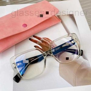 Güneş gözlüğü tasarımcısı Miao Miu'nun düz ayna gözlükleri, dişi ekran yüzü, küçük ve şeffaf 06VV moda anti -mavi ışık dekoratif siyah çerçeve plakası vwi1