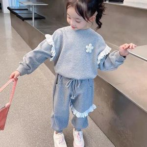 Kläder sätter flickors höstövning kostym 2023 hoodie ankelbunden byxor barn avslappnad tvådelar
