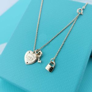 Tianiness Classic Designer T Family Pure Sier Peach Lock Liten Key Necklace Love Heart Pendant Thick Plated Mijin Jewelry