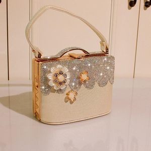 Förvaringspåsar strass bröllop handväska för kvinnor pu läder pärla blommor handgjorda bankett brud bärbara makeup smycken väska