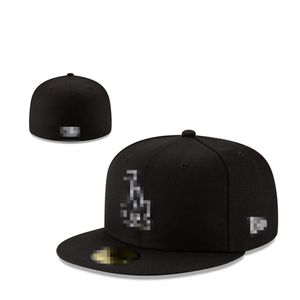 Sıcak takılmış şapka boyutları 7-8 Fit Hat Beyzbol Futbol Snapbacks Tasarımcı Düz ​​Hat Aktif Ayarlanabilir Nakış Pamuk Kapakları Tüm Takım Logosu Açık Hava Spor Kapağı S-12