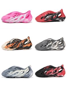 Buty Foamrunner Kids Designer Kapcieczki Mężczyźni Kobiety Slajd zjeżdżalnia Runner Sipper Sandals Sandals Sandaly Sandal