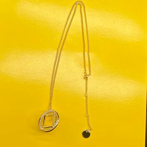 Designer Diamond Circle Halsband hänge för kvinnors gyllene halsband Luxurys kedjor Womens Chain Jewelry Mens Chin Halsband 2304063D