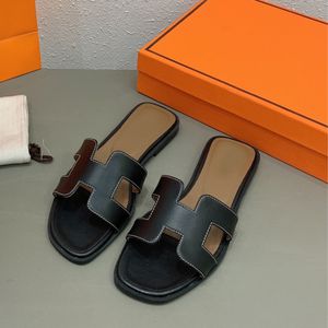 Kvinnor Flat tofflor Summer Non-Slip Flip Flops Designer Beach Sandaler Öppna tår utomhusskor