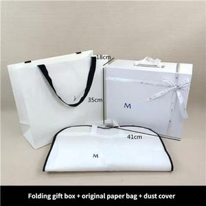 Designer Gift Wraps M Down Jacket Folding Gift Box Packing Box Dust Cover Paper Bags Ribbon MG Tissue Paper Pxx