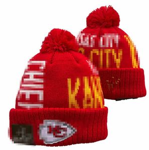 Män stickad manschetterad Pom Kansas City Beanies KC Bobble Hats Sport Knit Hat randig Sideline Wool Warm Baseball Beanies Cap för kvinnor A28