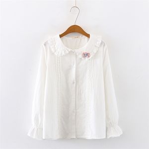 Kvinnors blusar Skjortor Koreansk stil Student Kvinnans topp och skjorta Lolita Peter Pan Collar Button Up Lace Shirt Youth Girl Floral Långärmad vit skjorta 230406