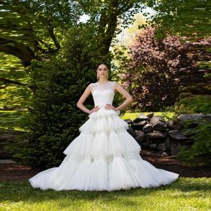 Casual klänningar Arabia Bridal Abiye Vestido de Noiva klänning Vit O Neck Romantiska bröllopsklänningar spetsar Ruffle Long Tail