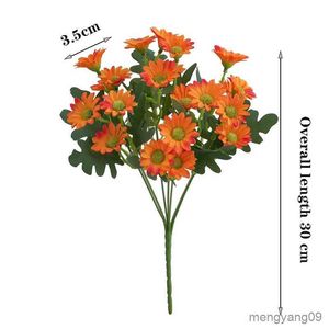 Juldekorationer Bunch Autumn Artificial Daisy Flowers Silk Bouquet Flowers Decorative Vase Family Wedding Christ Chuld Decoration R231106