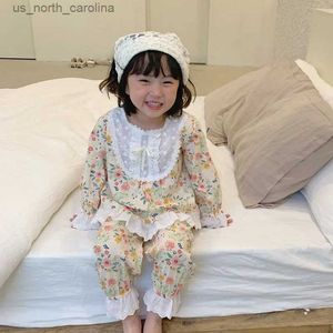 Set di abbigliamento Kid Sleepwear Girl Pigiama floreale stile bambino ricamato in pizzo pigiama Set da notte. Abbigliamento per bambini R231106